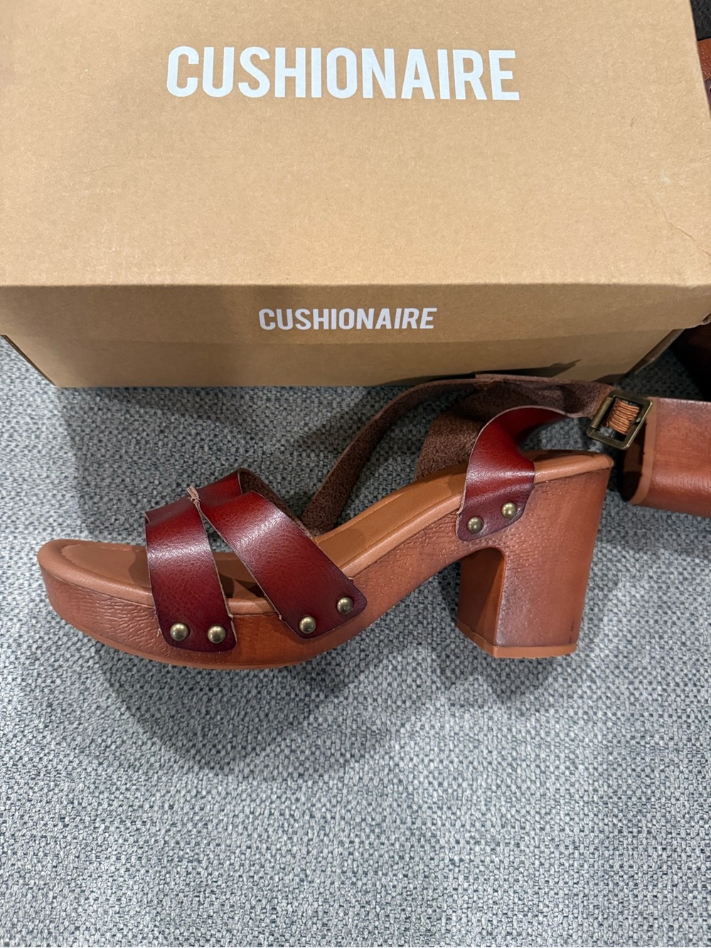 Cushionaire Slate Faux Wood Sandals